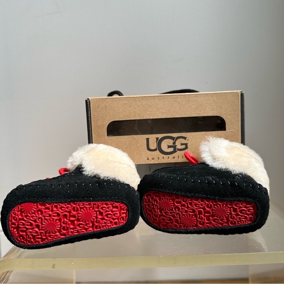 UGG Brand New In Box Newborn Baby Shearling Baby Booties - Picture 3 of 6